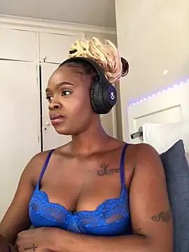 LuciousLips96 online show from 10-20-25, 07:53