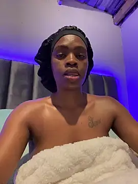 Snapshot of LuciousLips96 chatting on 12-20-25, 08:05 LuciousLips96 online show from 12-20-25, 08:05