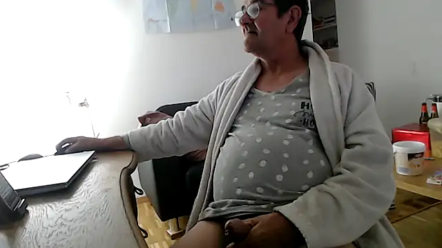 Snapshot of silvio-aus-luzern-CH chatting on 06-03-26, 07:00 silvio-aus-luzern-CH online show from 06-03-26, 07:00