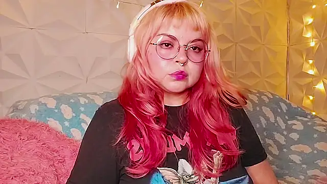 Snapshot of Satyn_doll chatting on 06-30-26, 10:44 Satyn doll online show from 06-30-26, 10:44