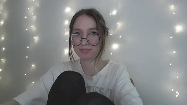 Snapshot of _Hanna_Moon_ chatting on 11-30-25, 11:14 Hanna Moon online show from 11-30-25, 11:14