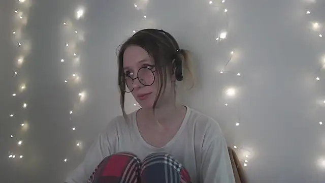 Snapshot of _Hanna_Moon_ chatting on 12-05-25, 10:13 Hanna Moon online show from 12-05-25, 10:13