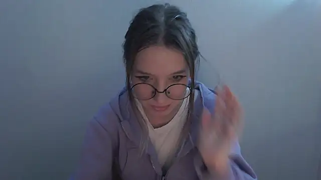 Snapshot of _Hanna_Moon_ chatting on 12-18-25, 09:04 Hanna Moon online show from 12-18-25, 09:04