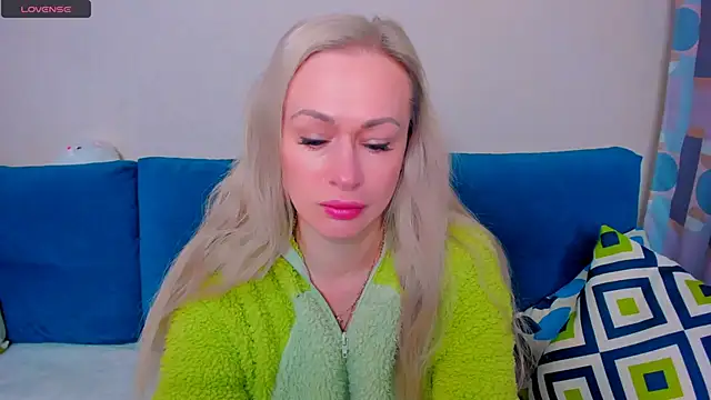 EllenMoore online show from 09-30-25, 03:00