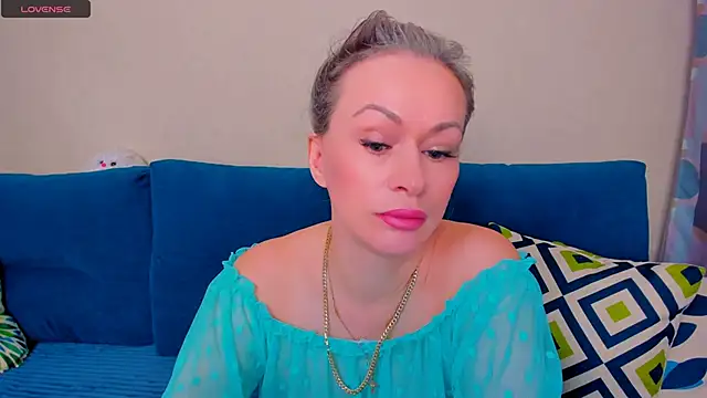 EllenMoore online show from 10-23-25, 03:06