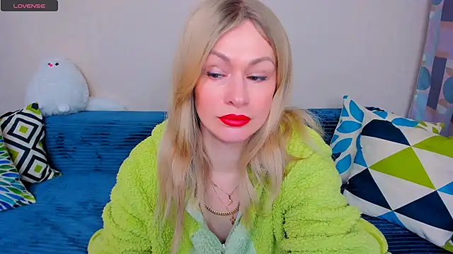 EllenMoore online show from 03-17-26, 03:22