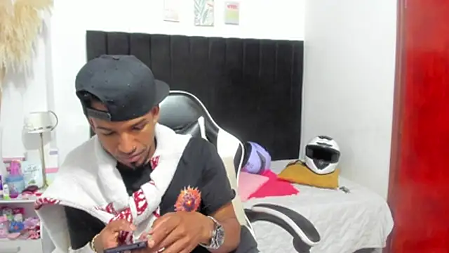 anhtony wayans online show from 04-21-26, 01:42