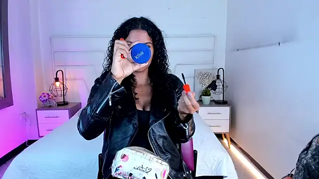 Snapshot of Ellie_Alves chatting on 02-17-25, 12:59 Ellie Alves online show from 02-17-25, 12:59