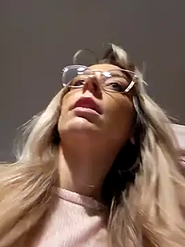 Snapshot of LilyOrion chatting on 01-14-25, 07:00 LilyOrion online show from 01-14-25, 07:00