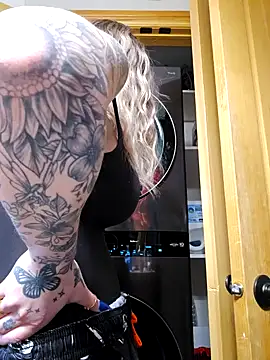 Snapshot of LilyOrion chatting on 02-06-25, 07:18 LilyOrion online show from 02-06-25, 07:18