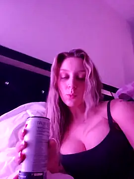 Snapshot of LilyOrion chatting on 09-12-25, 03:39 LilyOrion online show from 09-12-25, 03:39