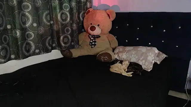 Snapshot of ANGELIQUE_KLANE chatting on 03-26-26, 12:44 ANGELIQUE KLANE online show from 03-26-26, 12:44