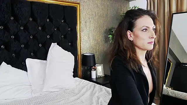 LisaCroft online show from 02-11-25, 09:31