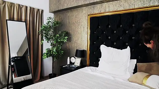 LisaCroft online show from 02-27-25, 06:42