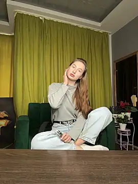 AlicaFoxis  online show from 04-19-26, 05:40