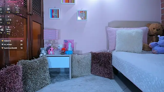 Snapshot of AbrilRussell chatting on 12-06-24, 04:25 AbrilRussell online show from 12-06-24, 04:25