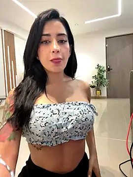 CATALINA RESTREPO online show from 10-06-25, 01:25