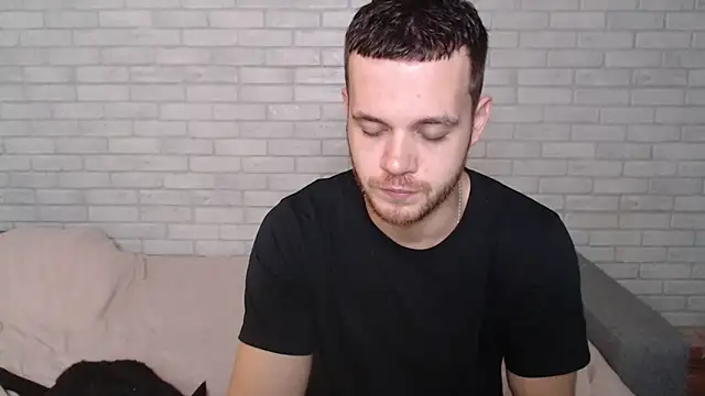 Snapshot of Alexxx_horny chatting on 10-25-25, 08:00 Alexxx horny online show from 10-25-25, 08:00