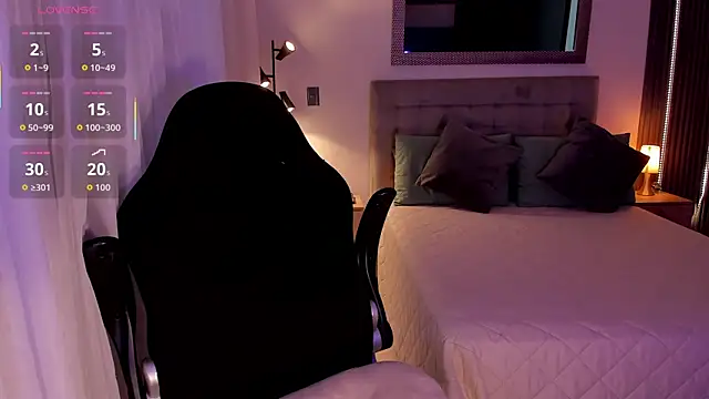 Snapshot of AmyWood chatting on 10-25-25, 01:51 AmyWood online show from 10-25-25, 01:51