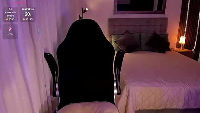 Snapshot of AmyWood chatting on 10-27-25, 07:40 AmyWood online show from 10-27-25, 07:40