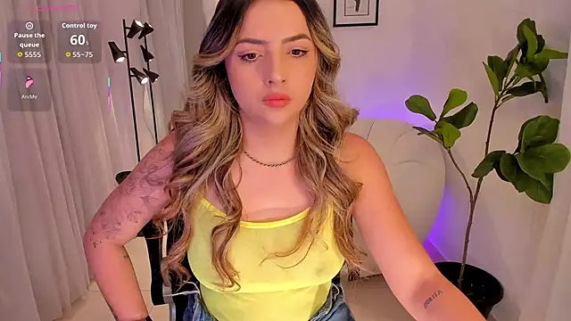 Snapshot of AmyWood chatting on 11-26-25, 01:56 AmyWood online show from 11-26-25, 01:56