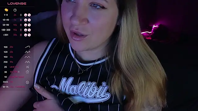 Snapshot of Fairy__Sofia chatting on 12-05-24, 08:33 Fairy Sofia online show from 12-05-24, 08:33