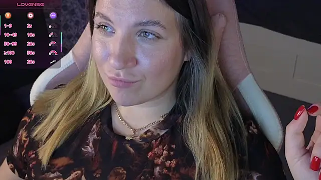 Snapshot of Fairy__Sofia chatting on 03-05-25, 11:28 Fairy Sofia online show from 03-05-25, 11:28