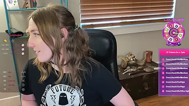 luluvaladon online show from 02-22-25, 11:57