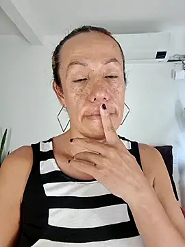 YOURSDEBORA online show from 11-26-25, 07:04