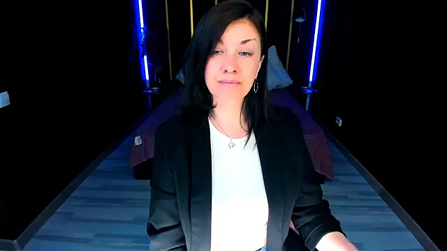 AnaMills online show from 05-18-26, 02:23
