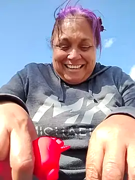 Snapshot of THEBEDroomdoOR chatting on 10-28-25, 08:33 THEBEDroomdoOR online show from 10-28-25, 08:33