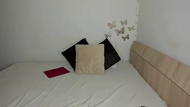 KrissLoona online show from 09-25-25, 04:27