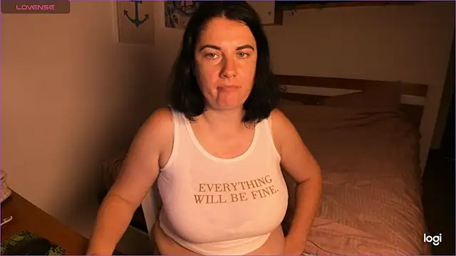 Snapshot of alisiaparril chatting on 05-20-26, 01:17 alisiaparril online show from 05-20-26, 01:17