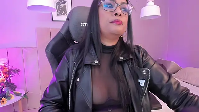 Inndrahot online show from 01-19-25, 03:18