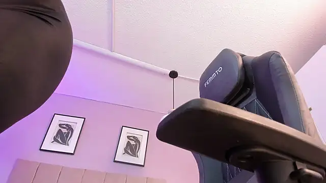 Inndrahot online show from 03-14-25, 03:48