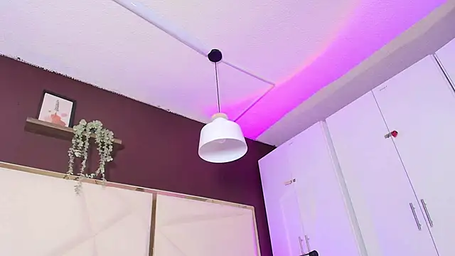 Inndrahot online show from 09-30-25, 03:55