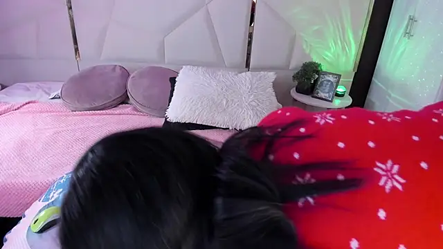 Snapshot of Inndrahot chatting on 11-21-25, 01:15 Inndrahot online show from 11-21-25, 01:15