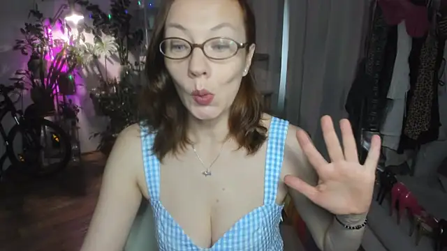 Snapshot of Constancia_pure chatting on 06-02-26, 03:03 Constancia pure online show from 06-02-26, 03:03