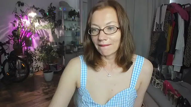 Snapshot of Constancia_pure chatting on 06-12-26, 01:32 Constancia pure online show from 06-12-26, 01:32
