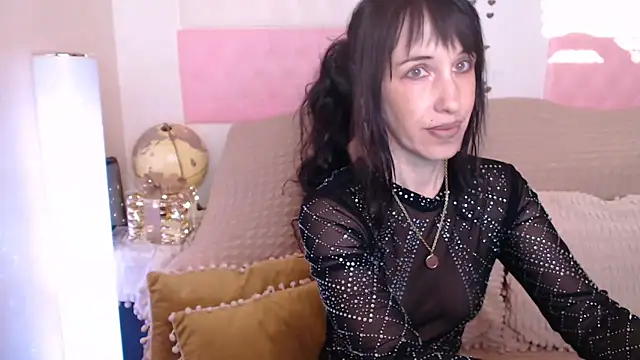 Snapshot of -carla- chatting on 12-11-24, 08:36 -carla- online show from 12-11-24, 08:36