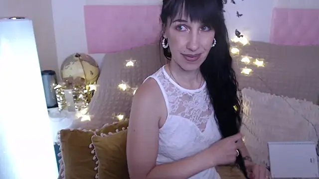 Snapshot of -carla- chatting on 12-22-24, 08:27 -carla- online show from 12-22-24, 08:27