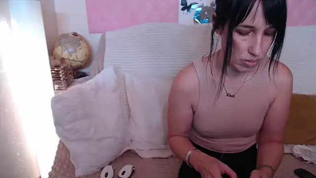 Snapshot of -carla- chatting on 10-08-25, 02:25 -carla- online show from 10-08-25, 02:25