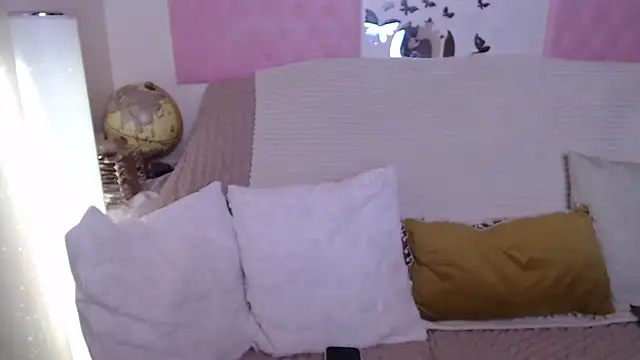 Snapshot of -carla- chatting on 10-23-25, 04:56 -carla- online show from 10-23-25, 04:56