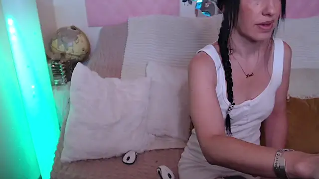 Snapshot of -carla- chatting on 10-30-25, 03:13 -carla- online show from 10-30-25, 03:13