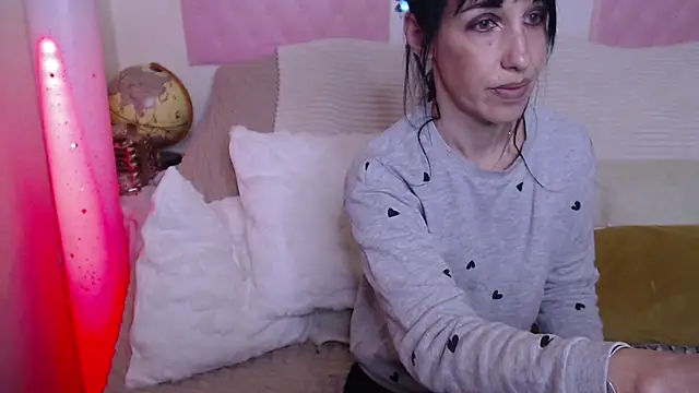 Snapshot of -carla- chatting on 10-31-25, 06:14 -carla- online show from 10-31-25, 06:14