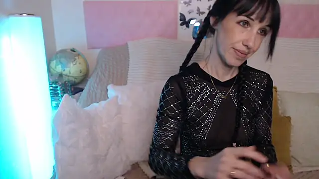 Snapshot of -carla- chatting on 11-03-25, 06:03 -carla- online show from 11-03-25, 06:03