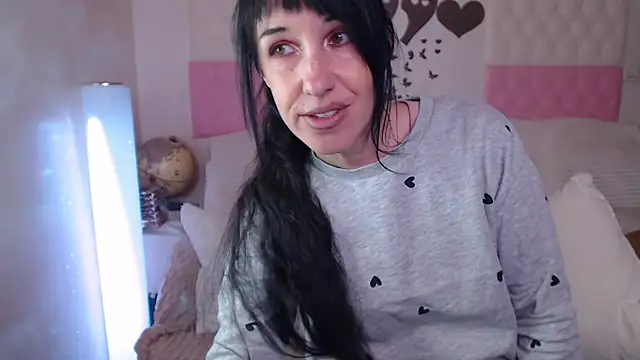 Snapshot of -carla- chatting on 11-20-25, 06:13 -carla- online show from 11-20-25, 06:13