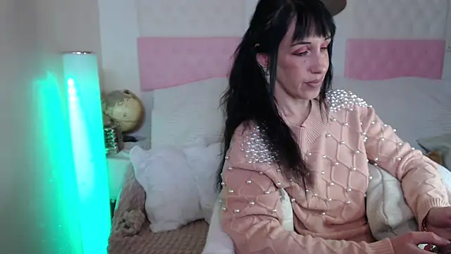 Snapshot of -carla- chatting on 11-23-25, 08:14 -carla- online show from 11-23-25, 08:14