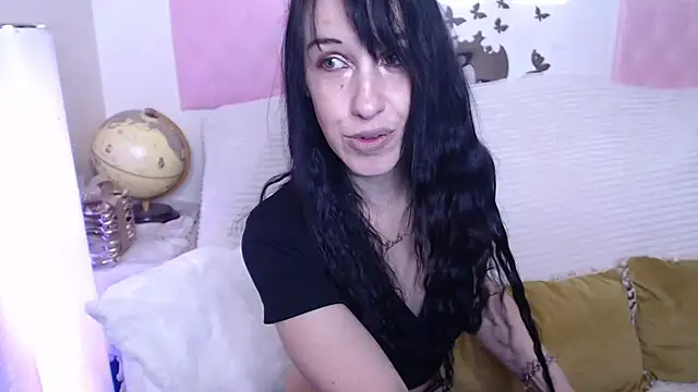 Snapshot of -carla- chatting on 02-08-26, 08:18 -carla- online show from 02-08-26, 08:18