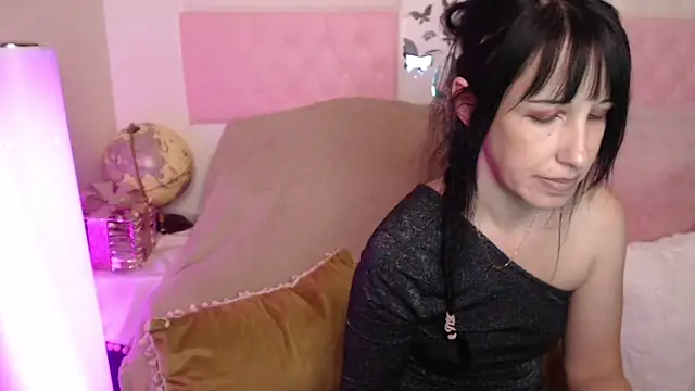 Snapshot of -carla- chatting on 03-12-26, 08:31 -carla- online show from 03-12-26, 08:31